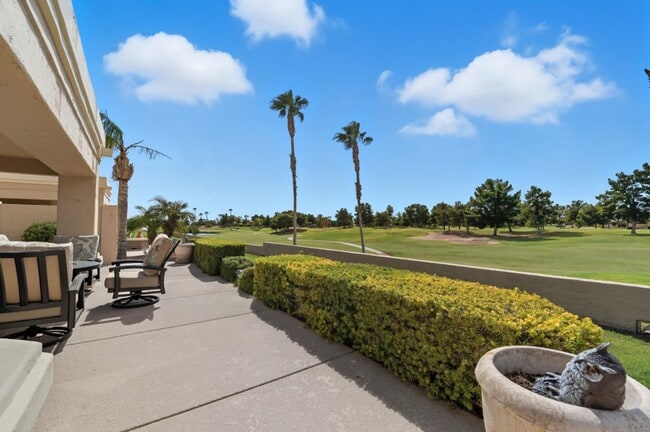 Building Photo - Welcome to this stunning 2-bedroom, 2-bath...