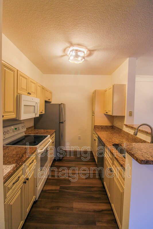 Building Photo - 1300 Park W Blvd