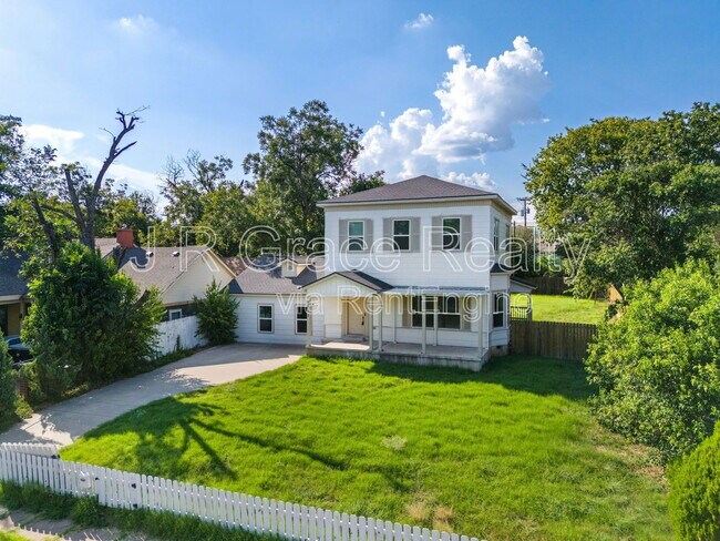 Building Photo - 2317 Maple Ave