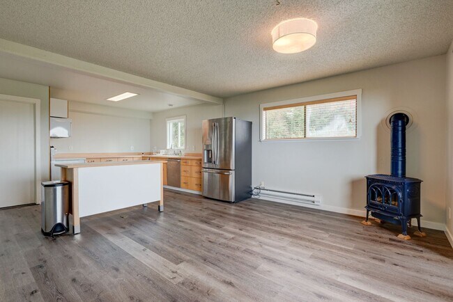 Building Photo - 3 Bedroom Condo on West Beach Bluffs **$500 off the first months rent**