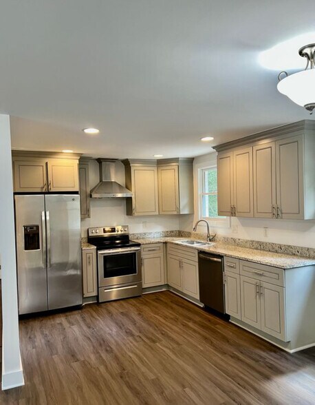 Building Photo - 375 Cologne Dr SE