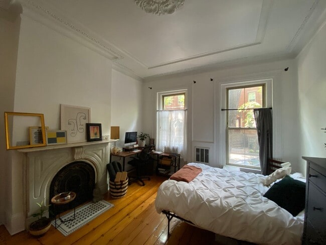 Building Photo - Charming 1 bed in Historic South End Brown...