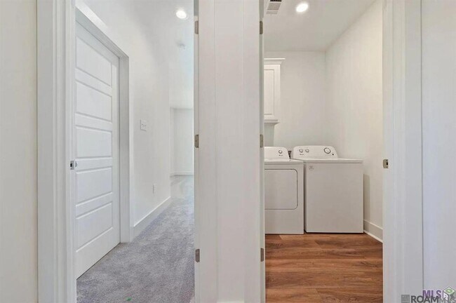 Building Photo - 5832 Lake Shelf Dr