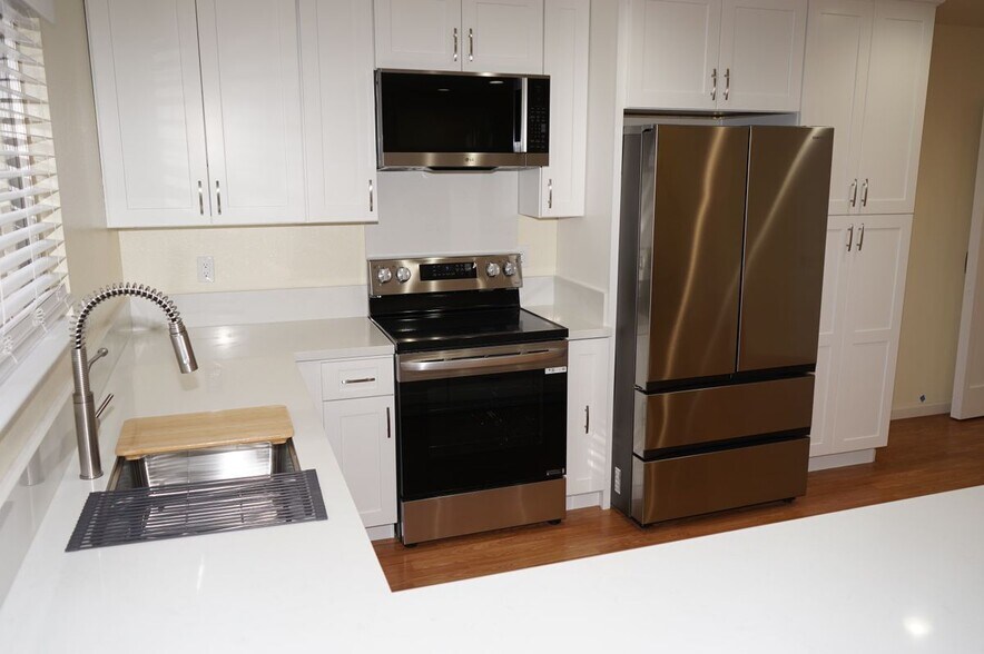 Building Photo - 547 Tawny Dr