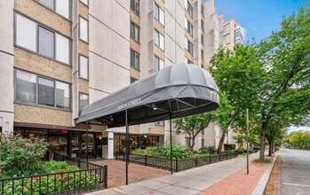 Building Photo - Logan Circle Spacious Efficiency w/Full Bath, All Utilities Included, Pool and 24 Hour Concierge
