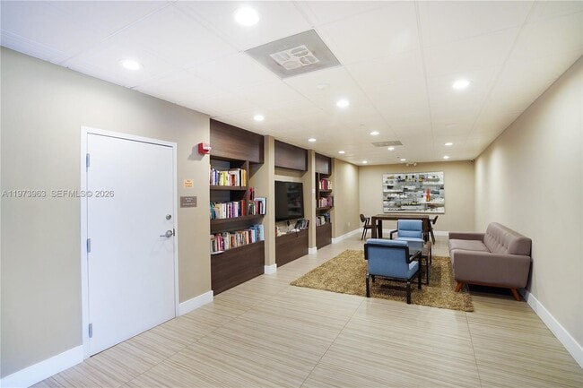 Building Photo - 3675 N Country Club Dr