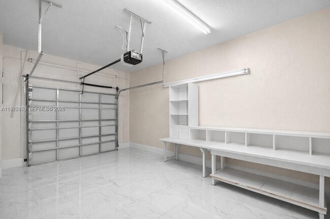 Building Photo - 1130 SW 6th Ct