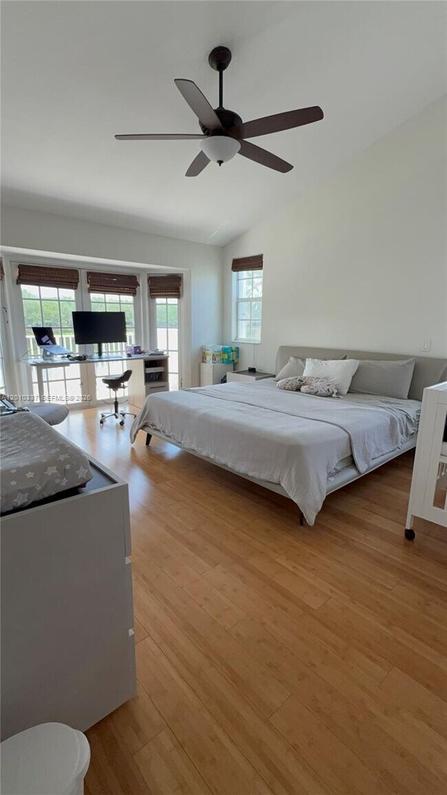 Building Photo - 1070 Capistrano