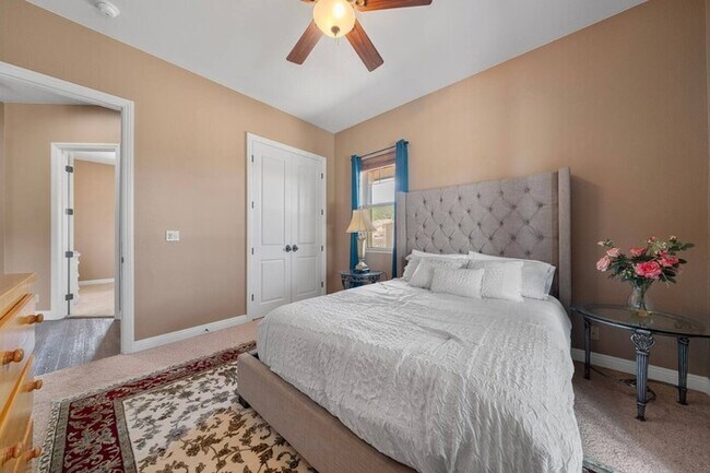 Building Photo - Furnished 4BR Mountain View Home with Garage