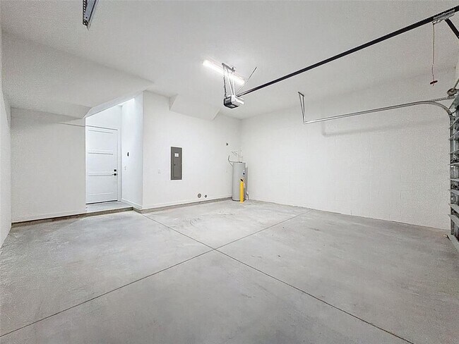 Building Photo - 1302 E Kay St