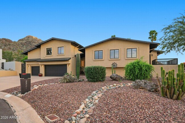 Building Photo - 2221 E Vista Ave