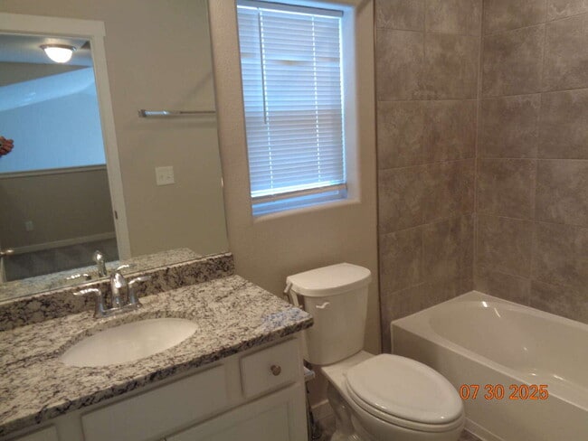 Building Photo - Great neighborhood! with open space and wa...