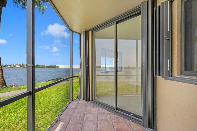 Building Photo - 15545 Miami Lakeway N