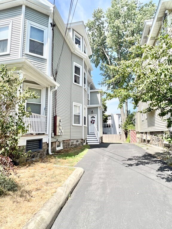 Building Photo - 22 Linden Rd
