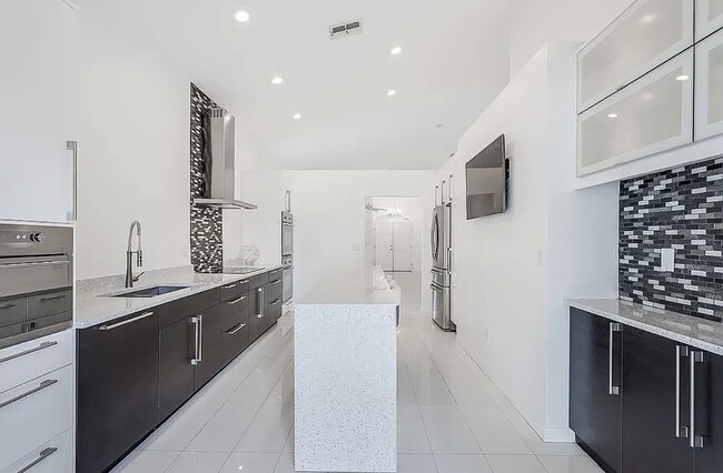 Building Photo - 13625 Admiral Ct