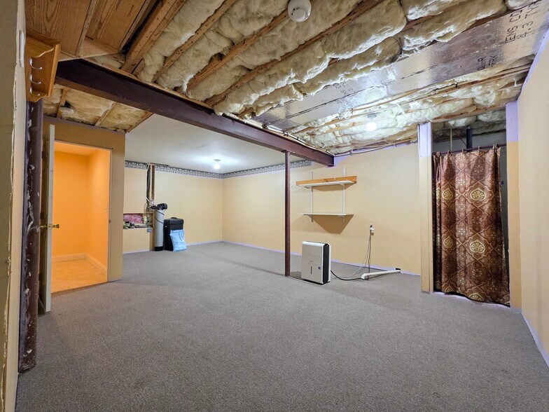 Building Photo - 214 Sagamore Hl