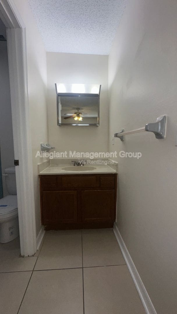 Building Photo - 165 Toluca Dr