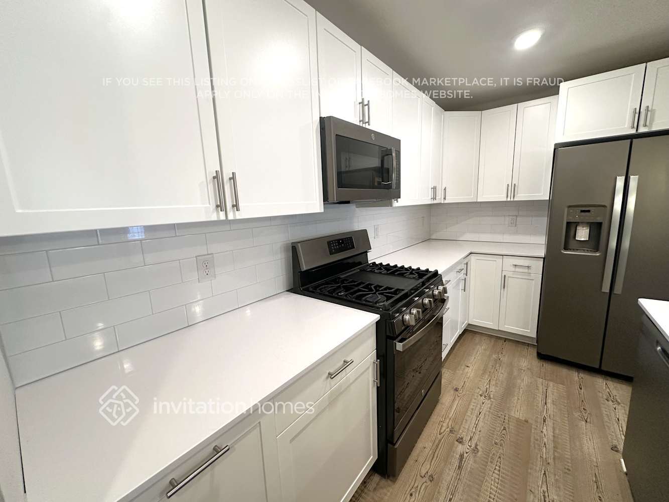 Building Photo - 10904 Everest Pl N