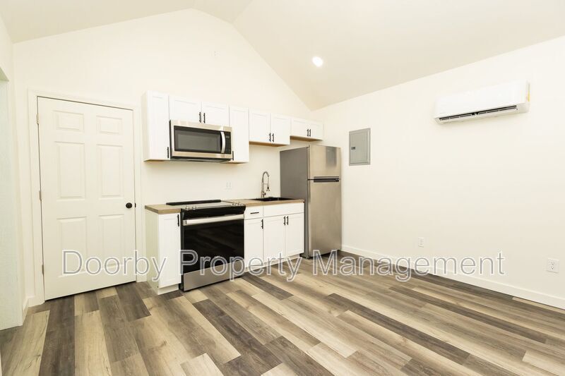 Building Photo - 5640 US-41