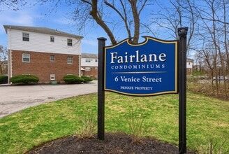 Building Photo - 6 Venice St