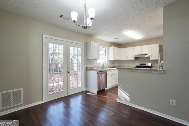 Building Photo - 5702 Wells Cir