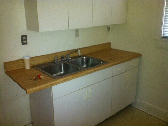 Building Photo - 1616 Clinch