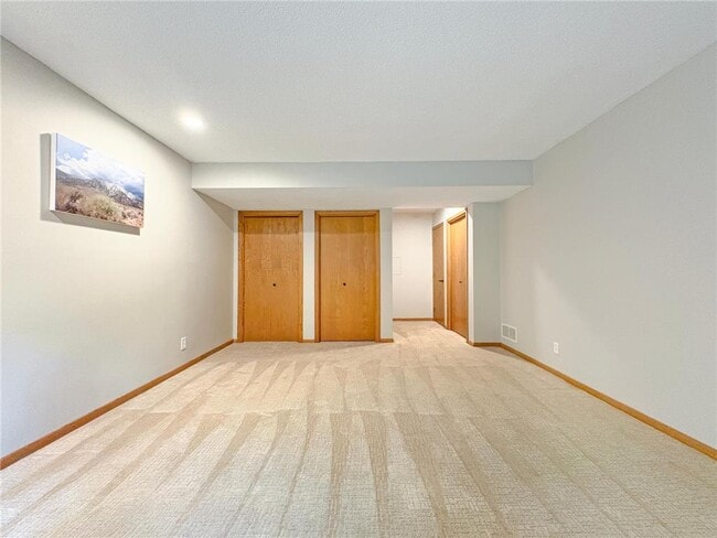 Building Photo - 13900 Hill Ridge Dr