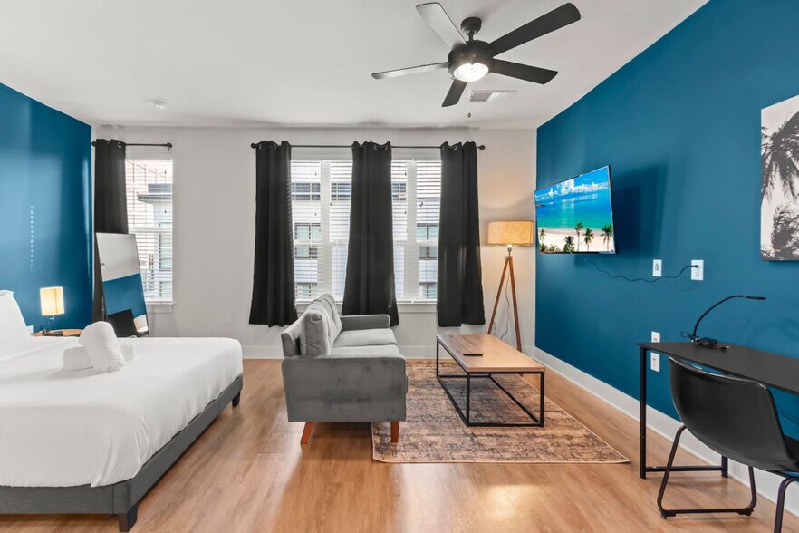 Primary Photo - 1116 Gramercy Ln