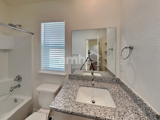 Building Photo - 2723 Spencebrook