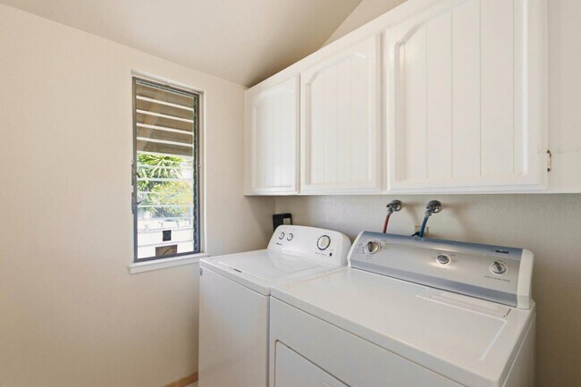 Building Photo - 7175 Cahen Dr