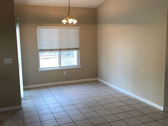 Building Photo - 4 Bed Sanger Home!!