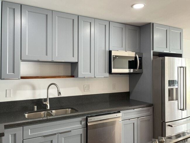 Building Photo - Renovated 3 bedroom, 2.5 bath split level ...