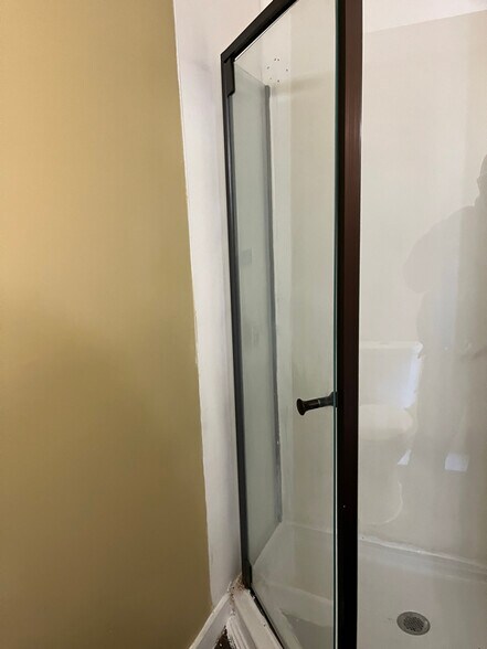 Building Photo - 913 S Main St