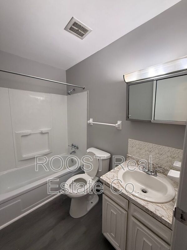 Building Photo - 6820-6826 Emerald Ave