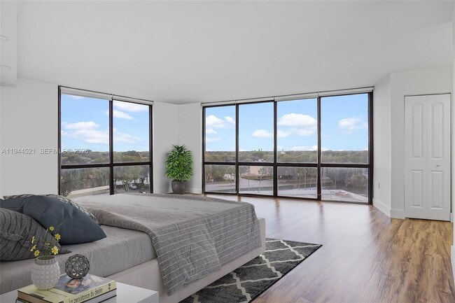 Building Photo - 13953 Kendale Lakes Cir