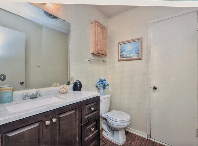 Building Photo - 2404 Cottonwood Dr