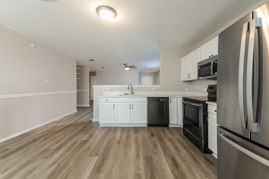 Building Photo - 725 Orchid Blvd