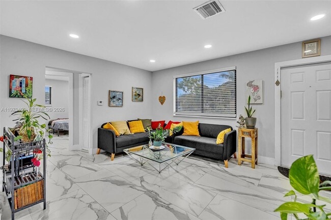 Building Photo - 6781 Franklin St