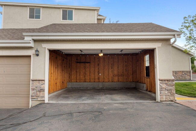 Building Photo - 157 W Springview Dr