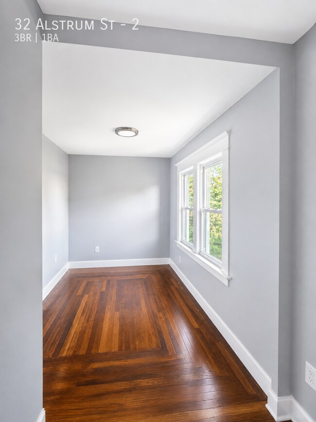 Building Photo - 32 Alstrum St