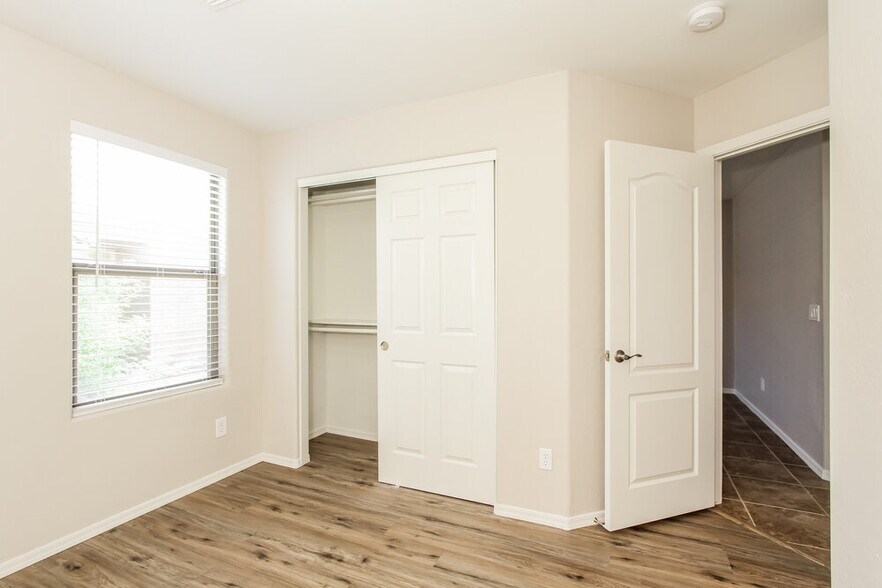 Building Photo - 25078 W Dove Trail