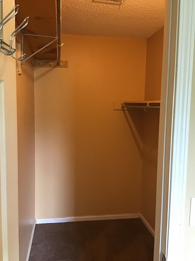 Building Photo - 13 Shayna Dr