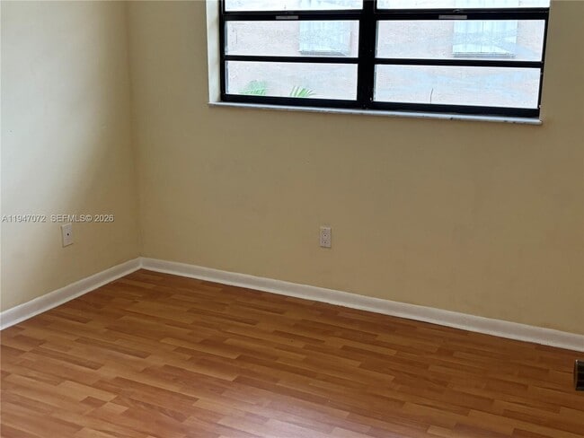 Building Photo - 3610 SW 112th Ave