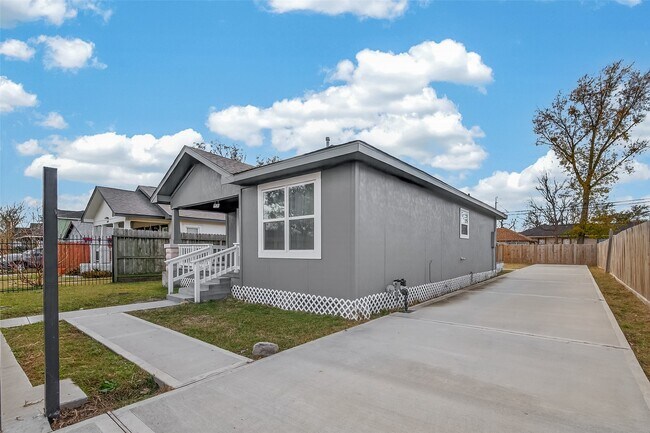 Building Photo - 4309 Beggs St