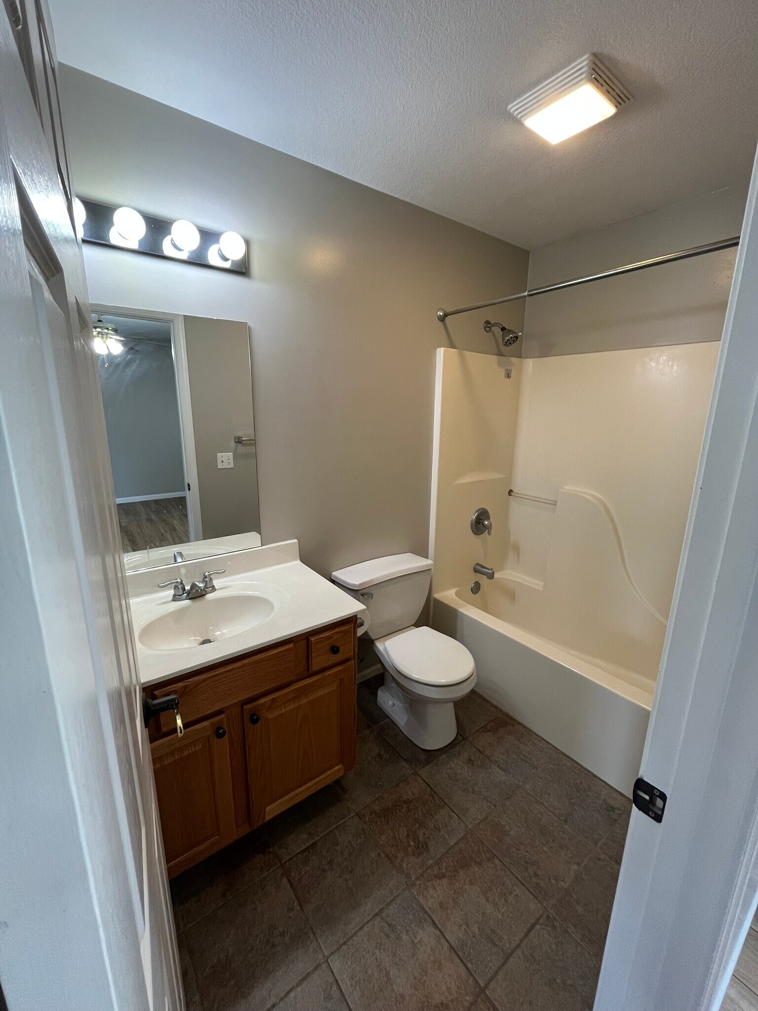 Building Photo - 629 Woodland Park Dr