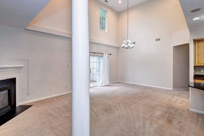 Building Photo - 130 Ellis Dr