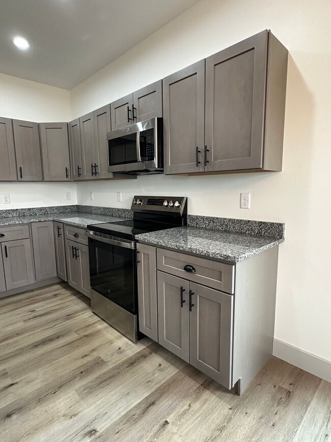 Building Photo - BRAND NEW 4 BED 3 BATH in WAYNESVILLE