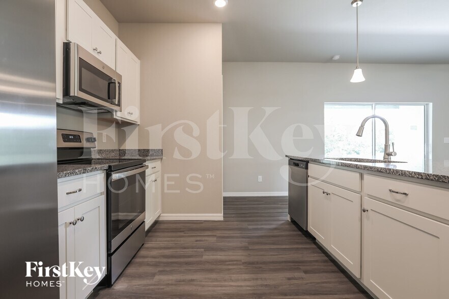 Building Photo - 20172 Elrose Ave