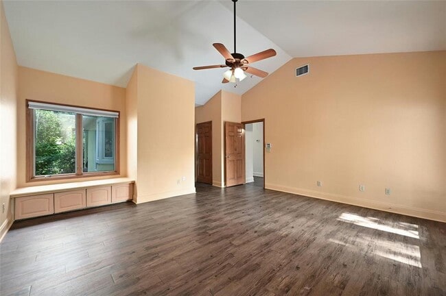 Building Photo - 2829 San Gabriel St