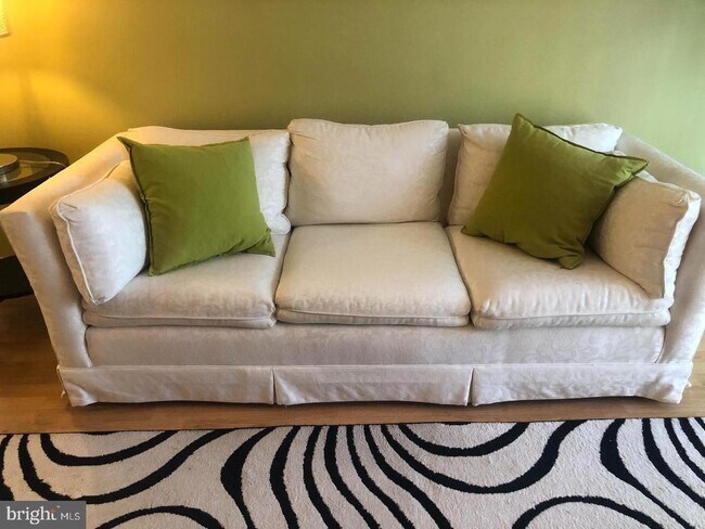 Building Photo - 1055 Gardenview Loop